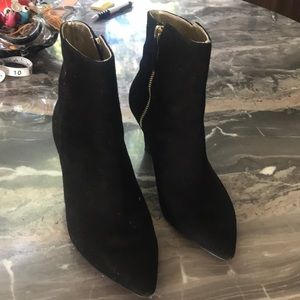 Nine West size 6 black suede booties gold zipper